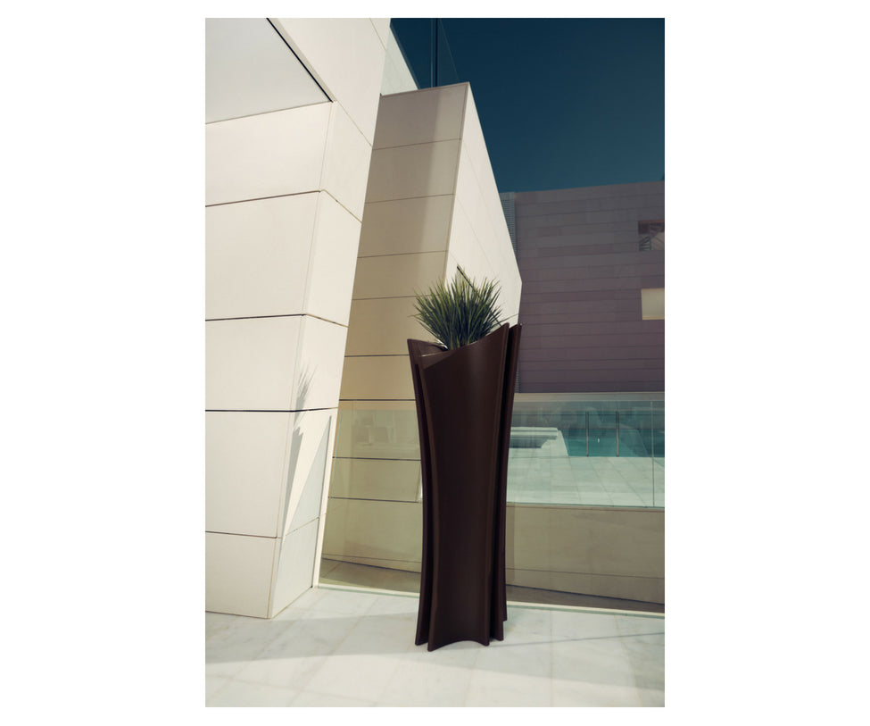 Vondom, Alma Planter