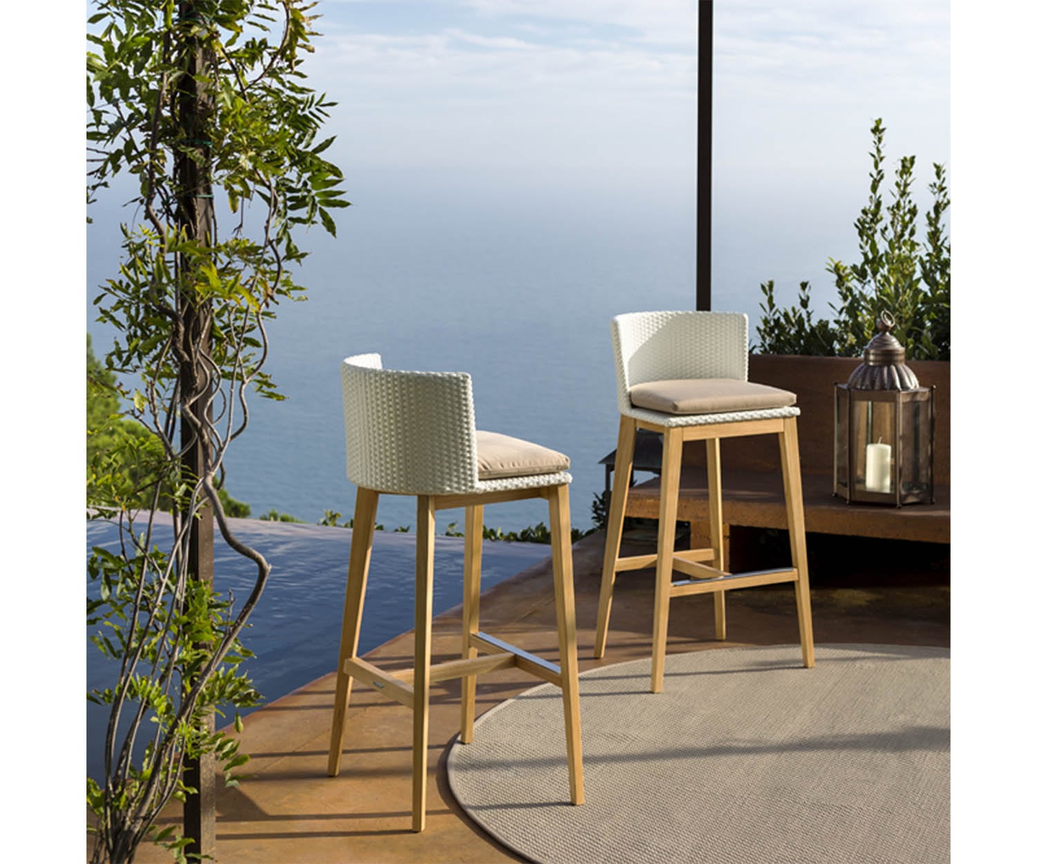 Point 1920, Arc Bar Stool