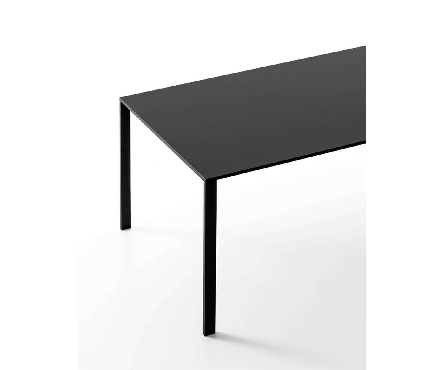 Kristalia, Be-Easy Dining Table