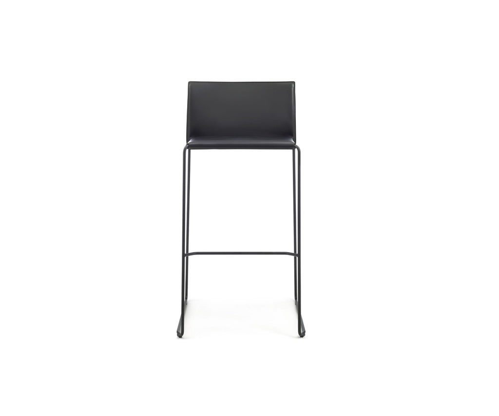 Casa Design Contract, Bizzy Bar Stool