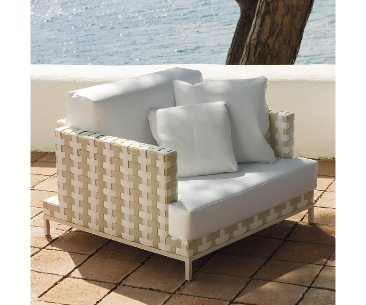 Point 1920, Caleta Armchair