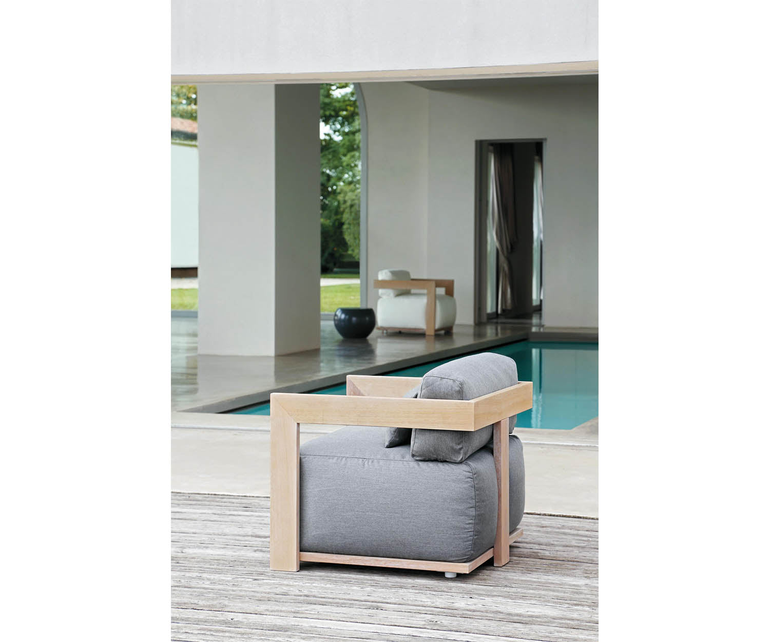 Meridiani, Claud Open Air Armchair