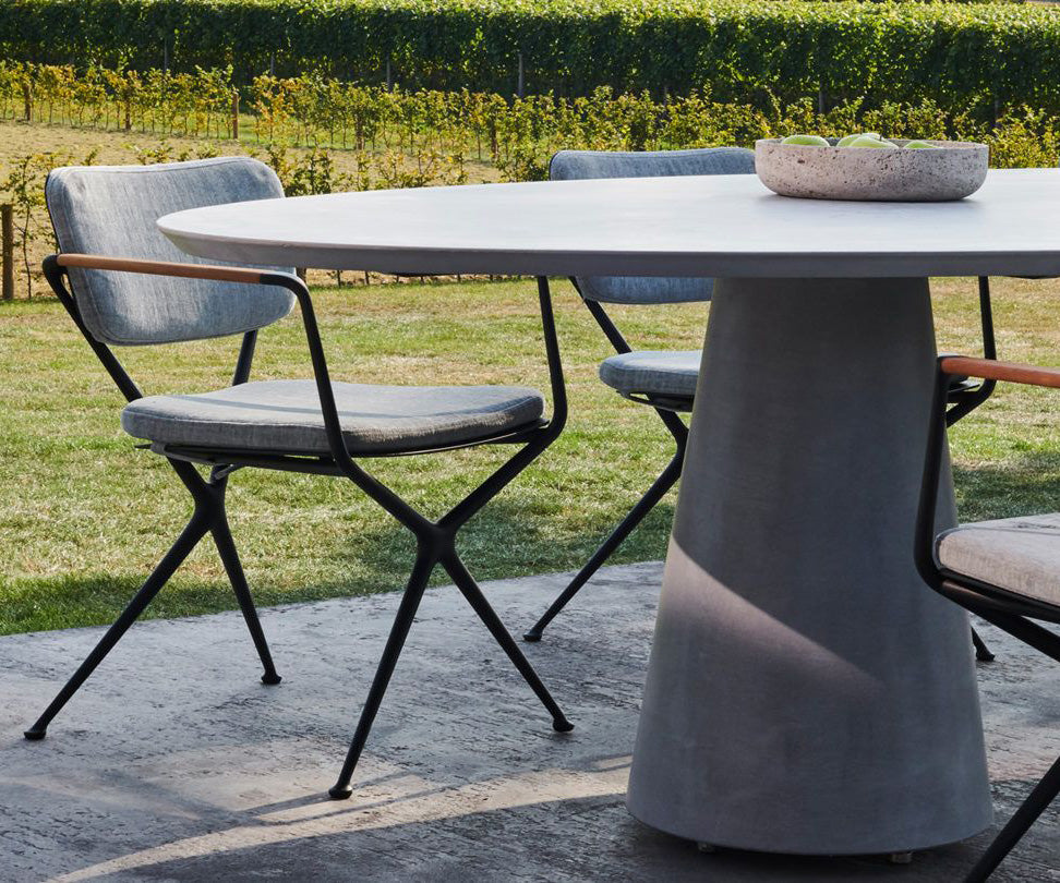 Royal Botania, Conix Ellipse Concrete Table